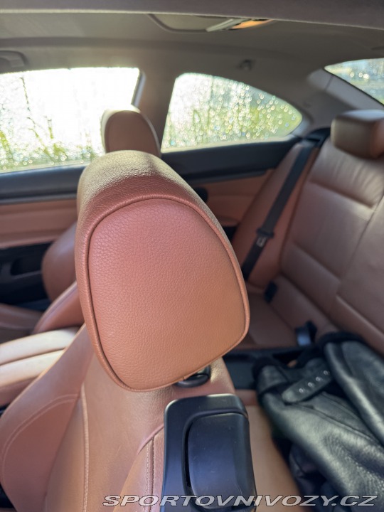BMW 3 320i 2009