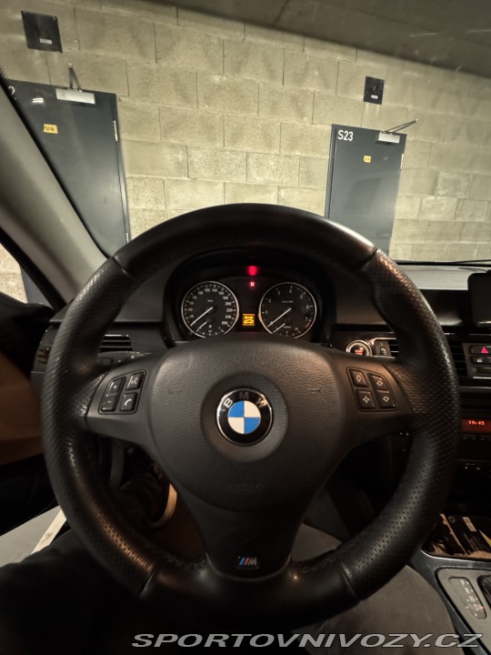 BMW 3 320i 2009