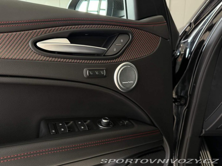 Alfa Romeo Stelvio Quadrifoglio Supersport 2 2024