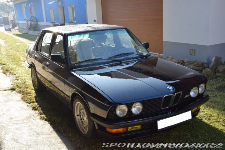 BMW M5 E28 M5 1988