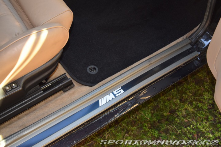 BMW M5 E28 M5 1988