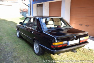 BMW M5 E28 M5 1988