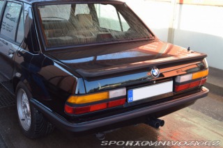 BMW M5 E28 M5 1988