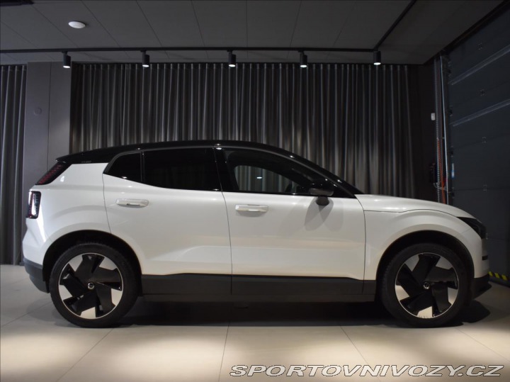 Volvo Ostatní modely EX30 0,0 Single PLUS Ext Range 2024