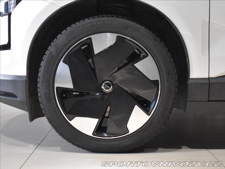 Volvo Ostatní modely EX30 0,0 Single PLUS Ext Range 2024