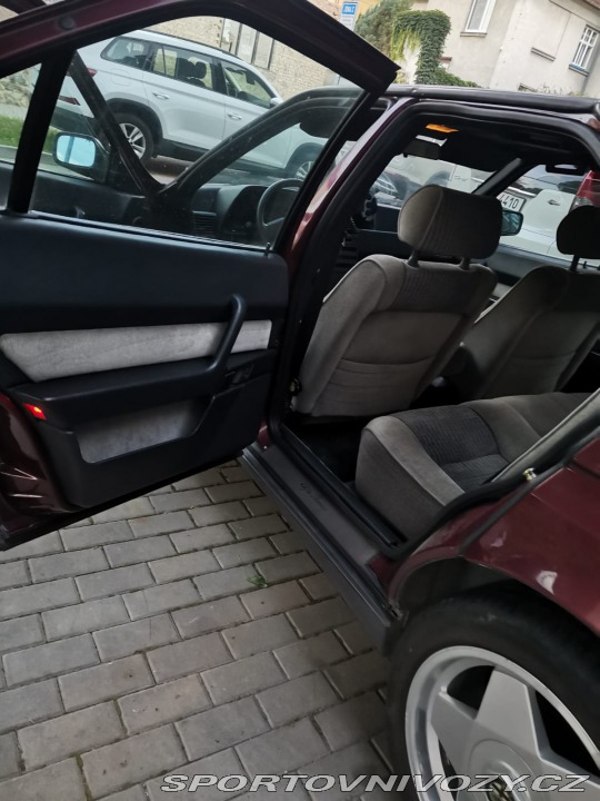 Alfa Romeo Ostatní modely 164 3.0 V6 Busso 1992