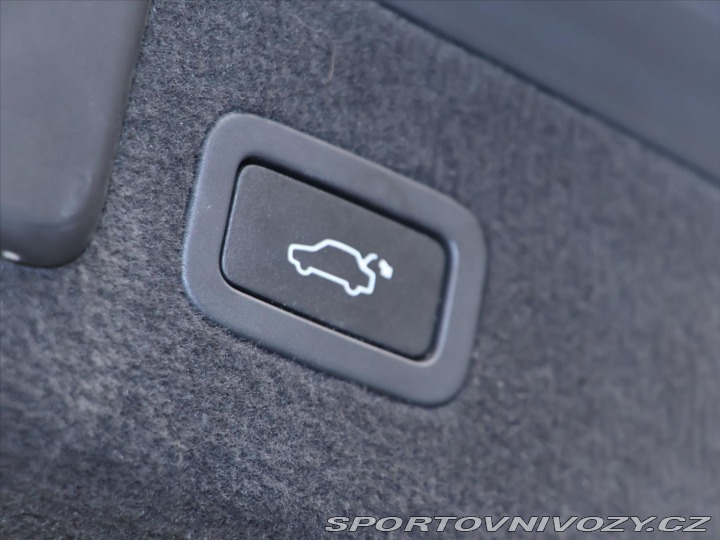 Jaguar XF 3,0 D V6 177 kW Navi DPH 2015