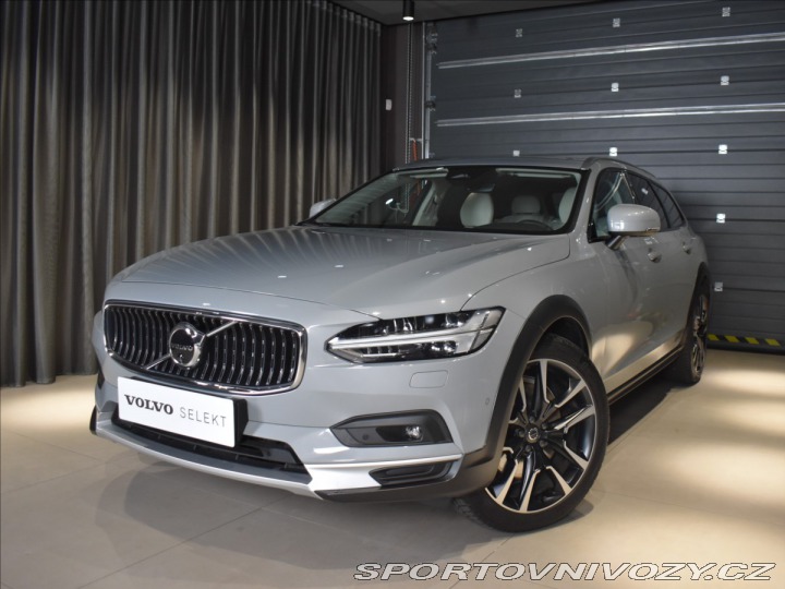 Volvo V90 2,0 B6 AWD ULT tažné,Pano 2023