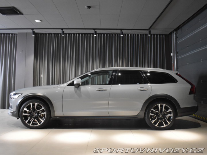 Volvo V90 2,0 B6 AWD ULT tažné,Pano 2023