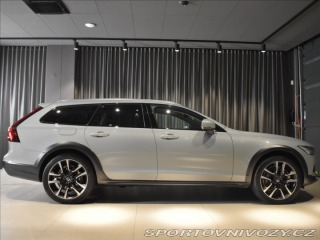 Volvo V90 2,0 B6 AWD ULT tažné,Pano 2023