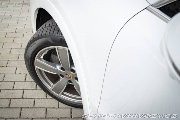Porsche Cayenne S III 324kw TS8 2021