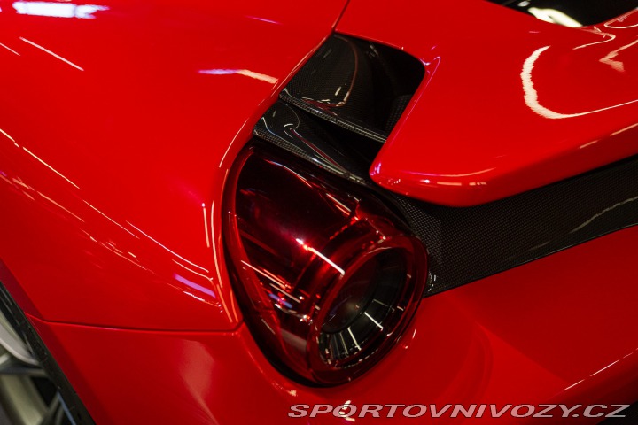 Ferrari 488 PISTA 2019