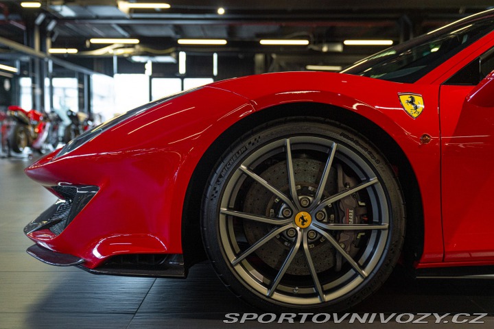 Ferrari 488 PISTA 2019