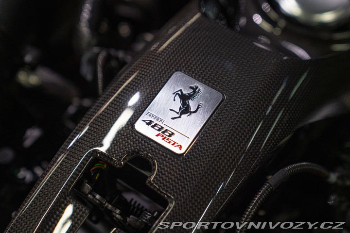Ferrari 488 PISTA 2019