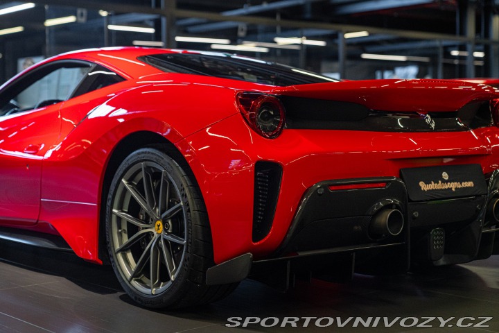 Ferrari 488 PISTA 2019