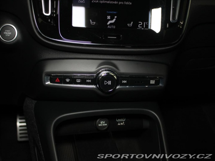 Volvo Ostatní modely XC40 2,0 B4 R-Design H/K BLIS 2021