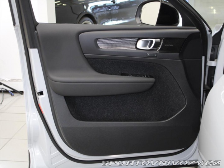 Volvo Ostatní modely XC40 2,0 B4 R-Design H/K BLIS 2021