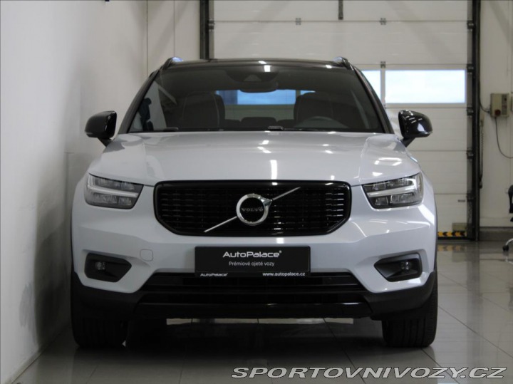 Volvo Ostatní modely XC40 2,0 B4 R-Design H/K BLIS 2021