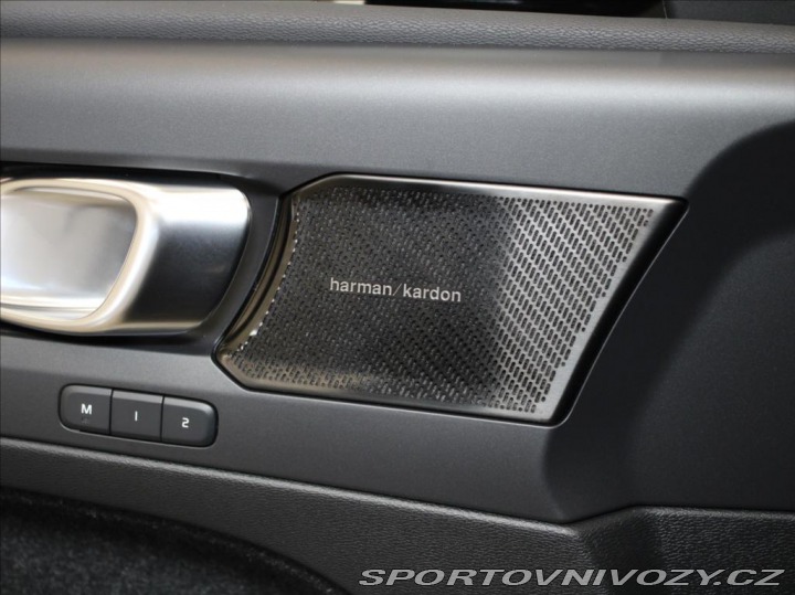 Volvo Ostatní modely XC40 2,0 B4 R-Design H/K BLIS 2021