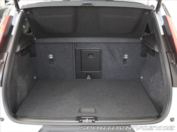 Volvo Ostatní modely XC40 2,0 B4 R-Design H/K BLIS 2021