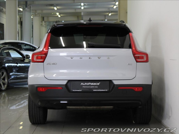 Volvo Ostatní modely XC40 2,0 B4 R-Design H/K BLIS 2021