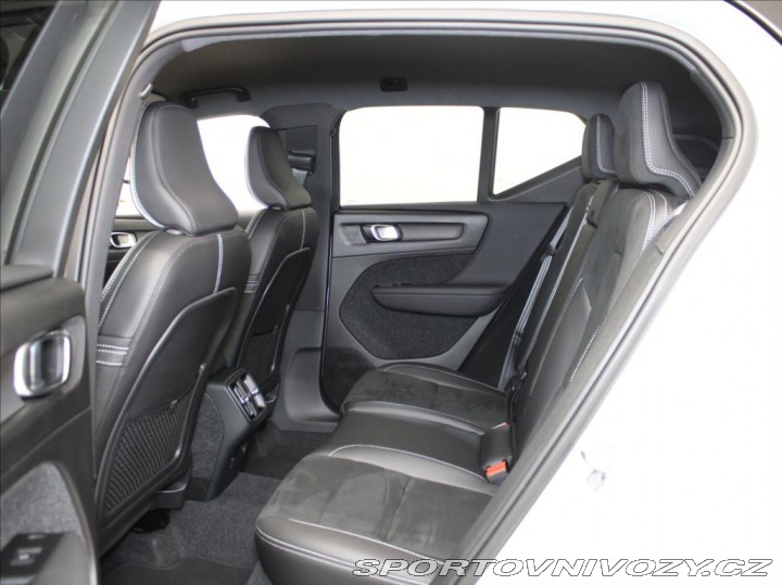 Volvo Ostatní modely XC40 2,0 B4 R-Design H/K BLIS 2021