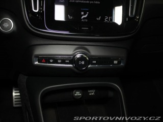 Volvo Ostatní modely XC40 2,0 B4 R-Design H/K BLIS 2021