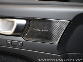 Volvo Ostatní modely XC40 2,0 B4 R-Design H/K BLIS 2021