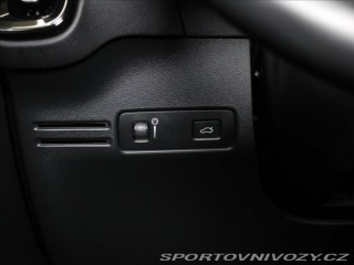 Volvo Ostatní modely XC40 2,0 B4 R-Design H/K BLIS 2021