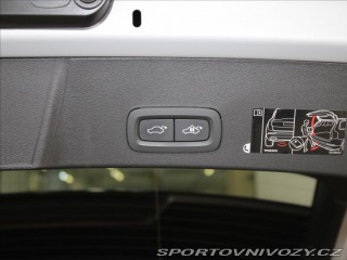 Volvo Ostatní modely XC40 2,0 B4 R-Design H/K BLIS 2021