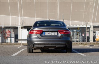 Jaguar XE 2.0 I4D Prestige AT 2017