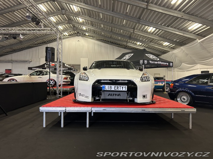 Nissan GT-R Black Edition 2011