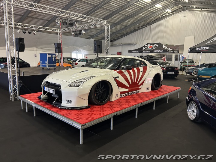 Nissan GT-R Black Edition 2011