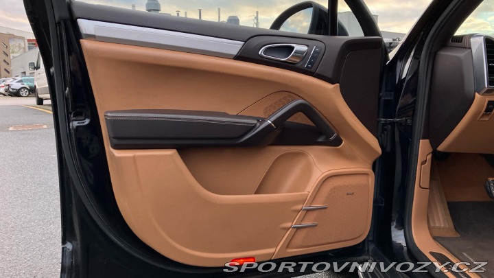Porsche Cayenne Turbo 2011