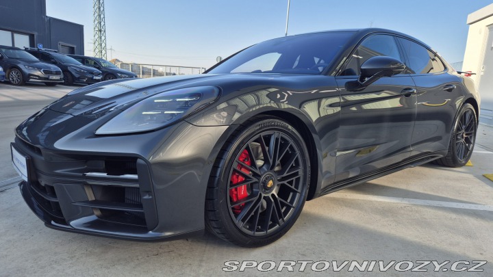 Porsche Panamera GTS 2025