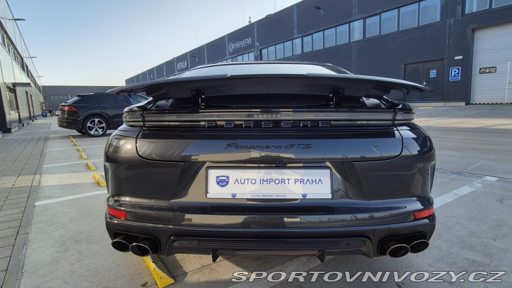 Porsche Panamera GTS 2025