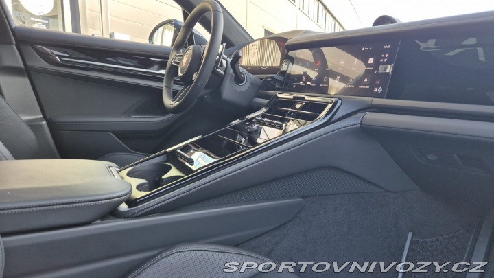 Porsche Panamera GTS 2025