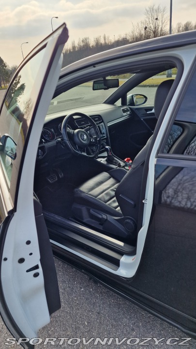 Volkswagen Golf 7R hatchback 2014