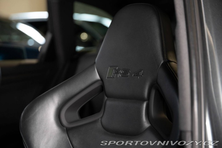 Audi RS4 RS4 4.2 FSI quattro 2013