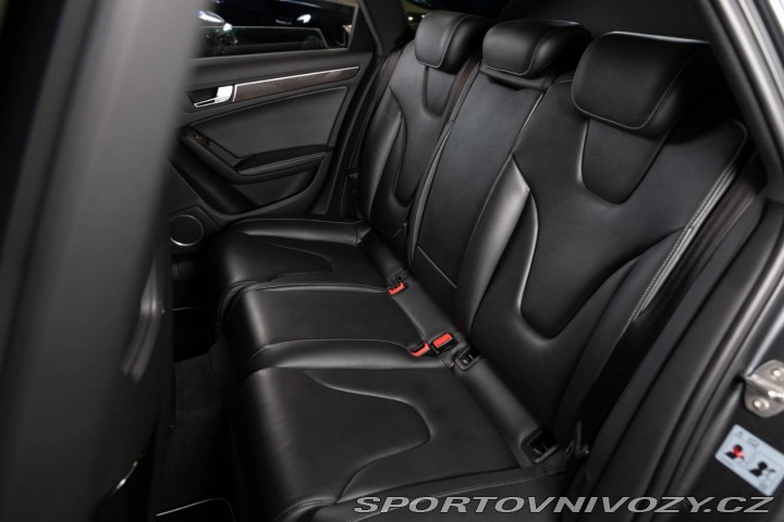 Audi RS4 RS4 4.2 FSI quattro 2013