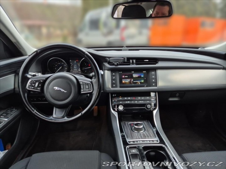 Jaguar XF 2,0 20d R-SPORT 2017