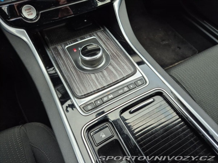Jaguar XF 2,0 20d R-SPORT 2017