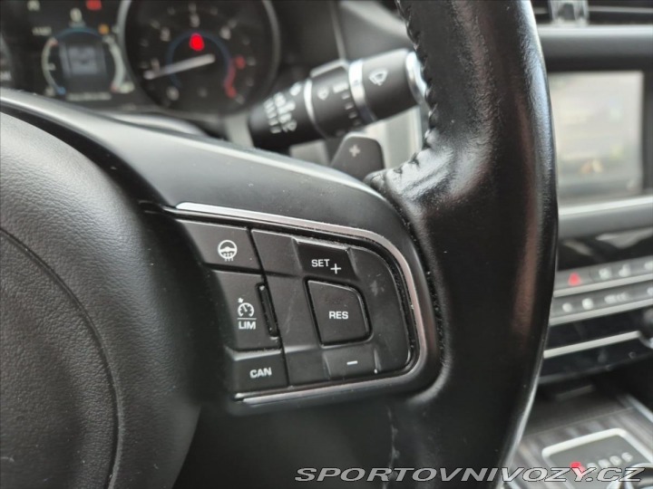 Jaguar XF 2,0 20d R-SPORT 2017