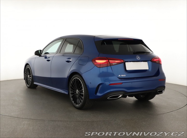 Mercedes-Benz A AMG Line A 180 2024