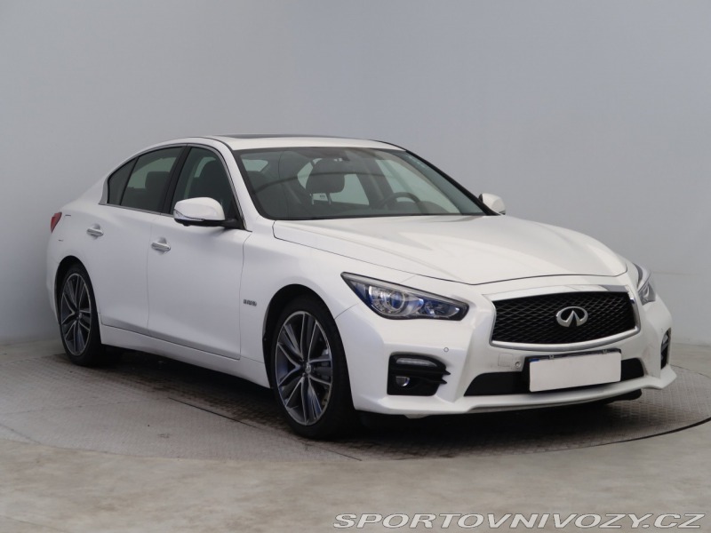 Infiniti Q50 Hybrid AWD