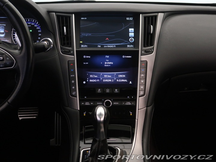 Infiniti Q50 Hybrid AWD 2014
