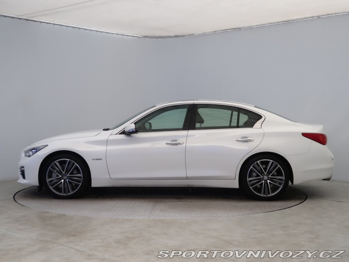 Infiniti Q50 Hybrid AWD 2014