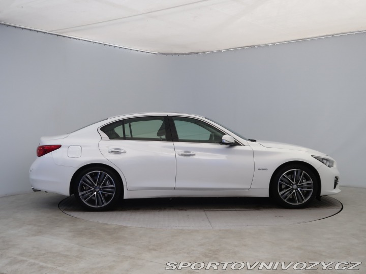 Infiniti Q50 Hybrid AWD 2014