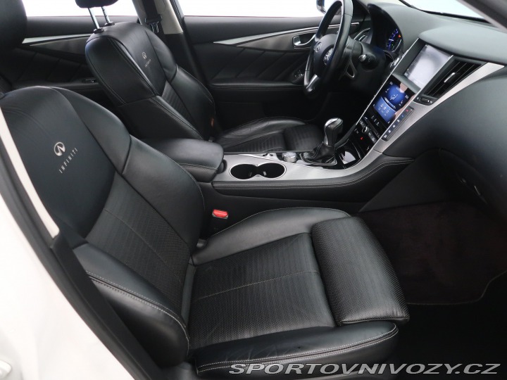 Infiniti Q50 Hybrid AWD 2014