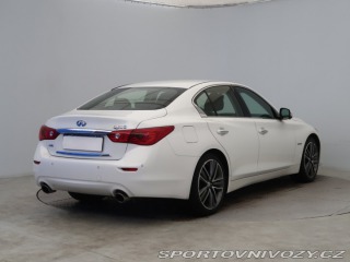Infiniti Q50 Hybrid AWD 2014